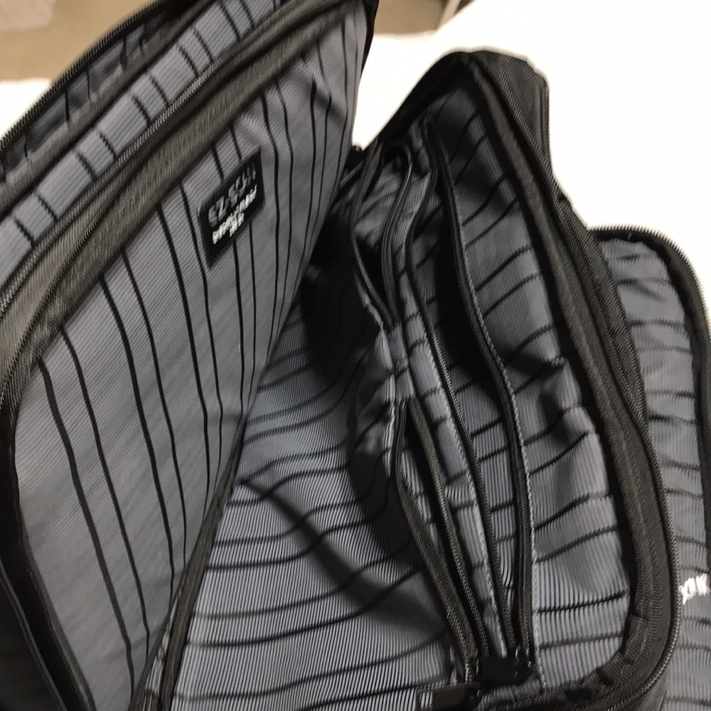 Kenneth Cole computer briefcase with multi compartments and convertible. NWT - Picture 10 of 13